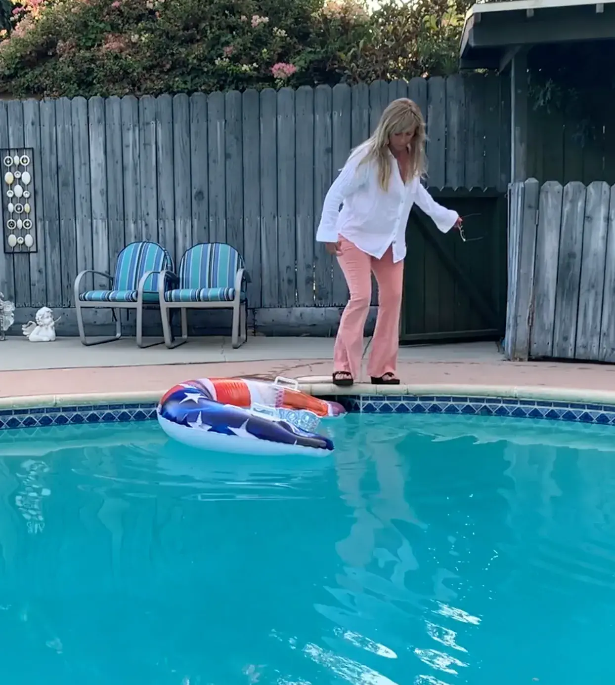 Alternative view of Bell Bottoms